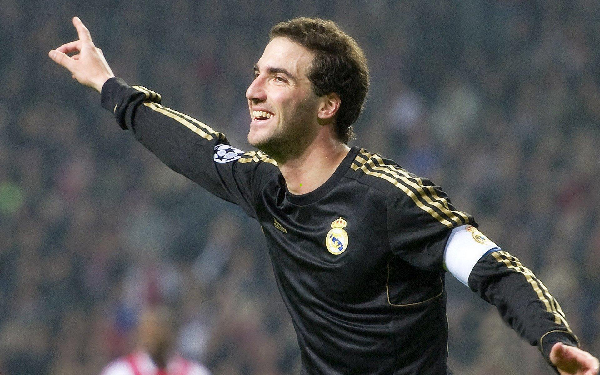 卡莱尔教练爆发，沃克漏防米德尔顿，坦言欲当场摁倒